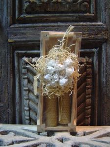   اتنين شمع من العسل الطبيعي 
